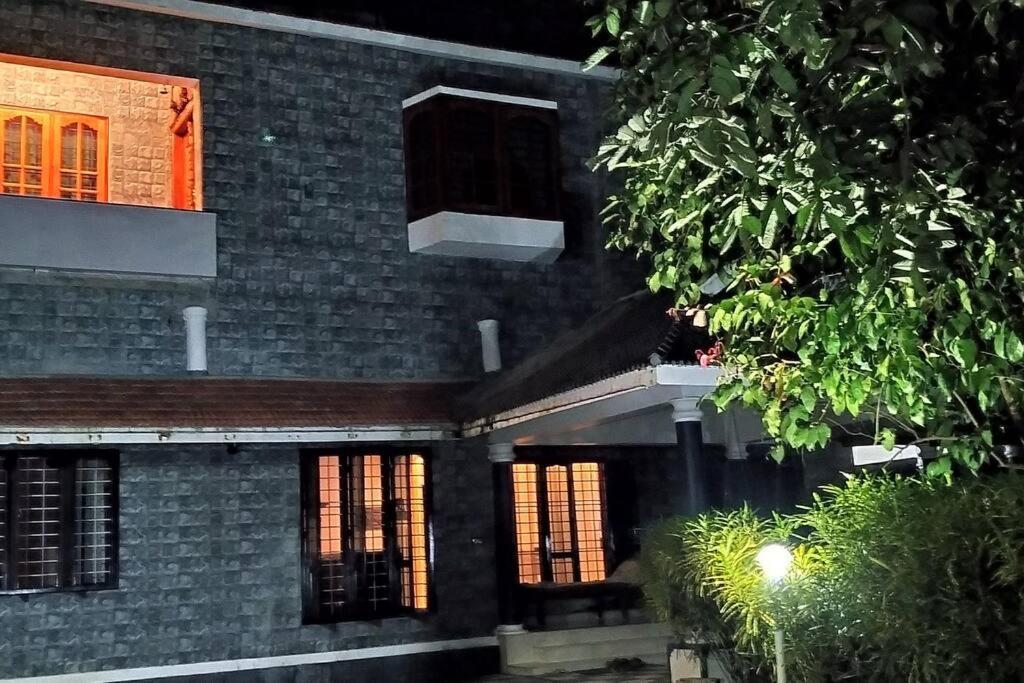 Anandam Stays - Premium 3Bhk Plush Homestay, Vaikom Near Kumarakom Екстериор снимка