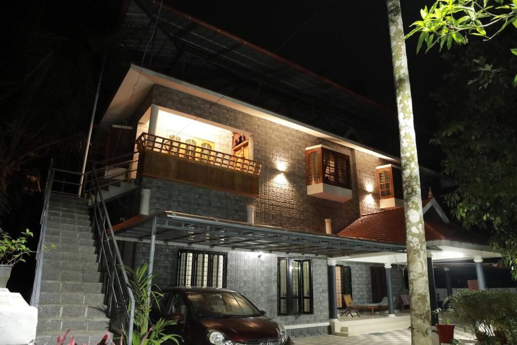 Anandam Stays - Premium 3Bhk Plush Homestay, Vaikom Near Kumarakom Екстериор снимка