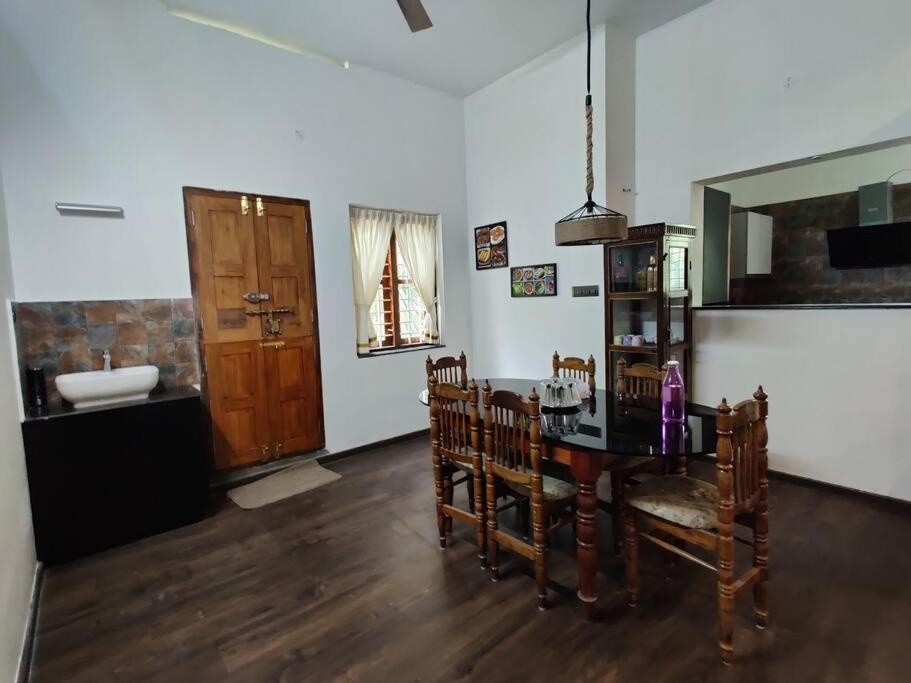 Anandam Stays - Premium 3Bhk Plush Homestay, Vaikom Near Kumarakom Екстериор снимка