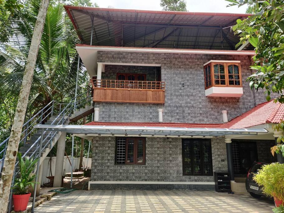 Anandam Stays - Premium 3Bhk Plush Homestay, Vaikom Near Kumarakom Екстериор снимка