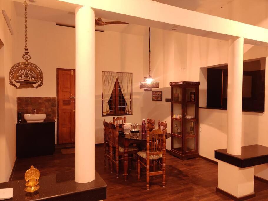 Anandam Stays - Premium 3Bhk Plush Homestay, Vaikom Near Kumarakom Екстериор снимка