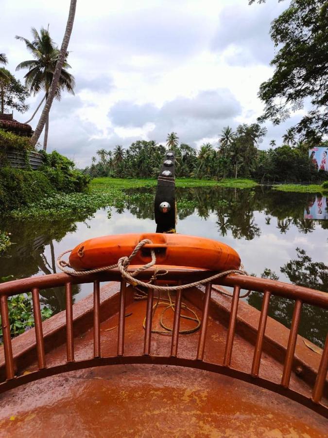 Anandam Stays - Premium 3Bhk Plush Homestay, Vaikom Near Kumarakom Екстериор снимка